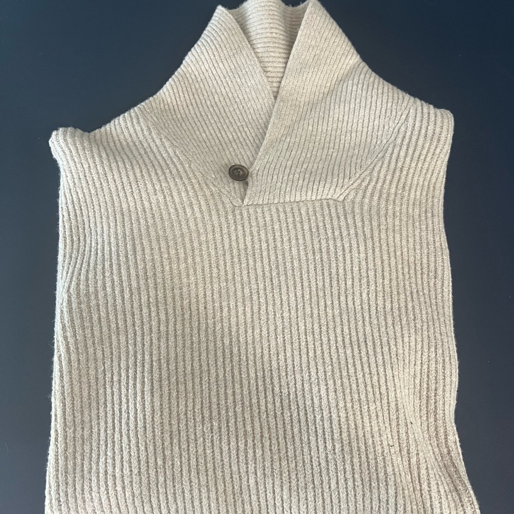 Old Navy Men's Cream Turtleneck Sweater